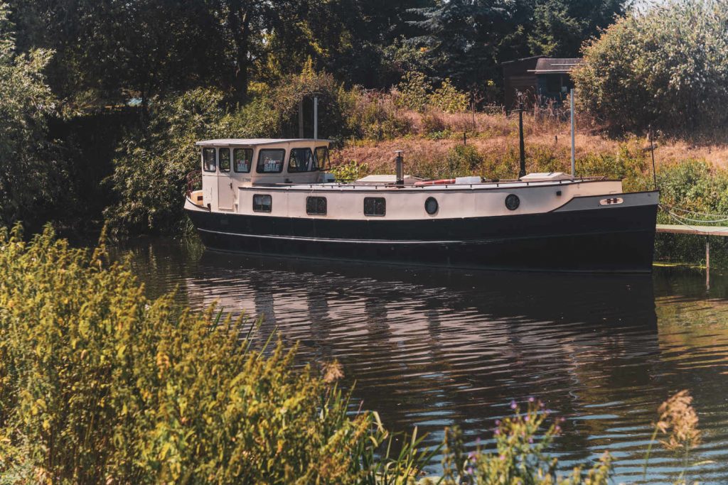 A beginner's guide to buying a houseboat Rest Less