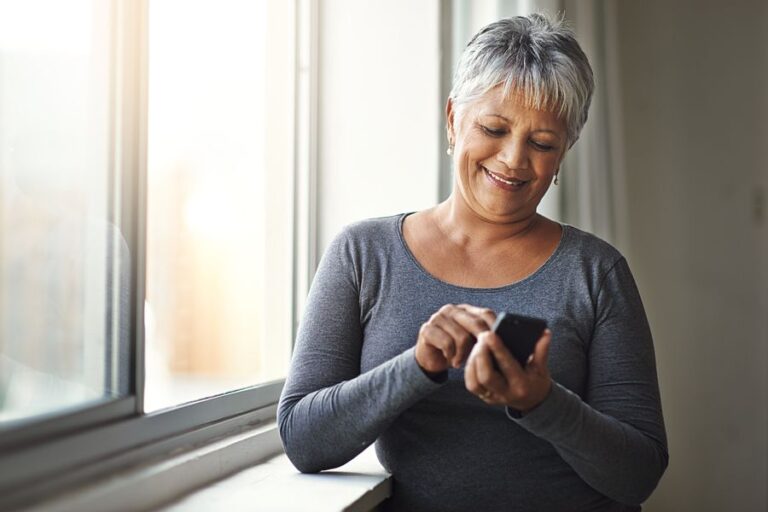 How often should you text someone new between dates? - Rest Less