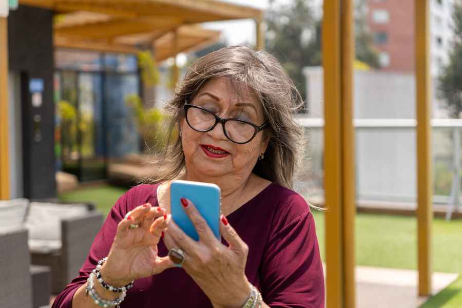 How can screen time affect your eyes?
