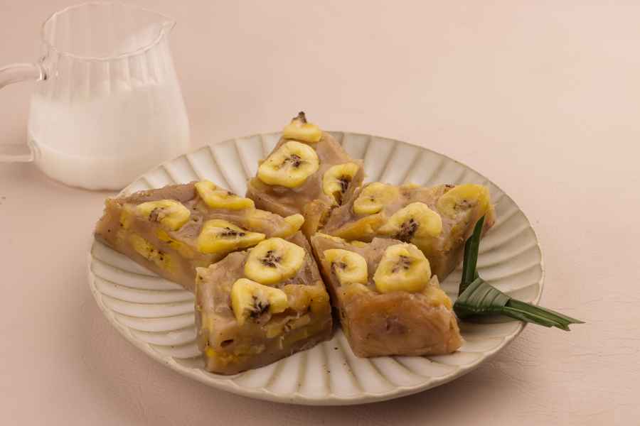 Vietnamese steamed banana cake
