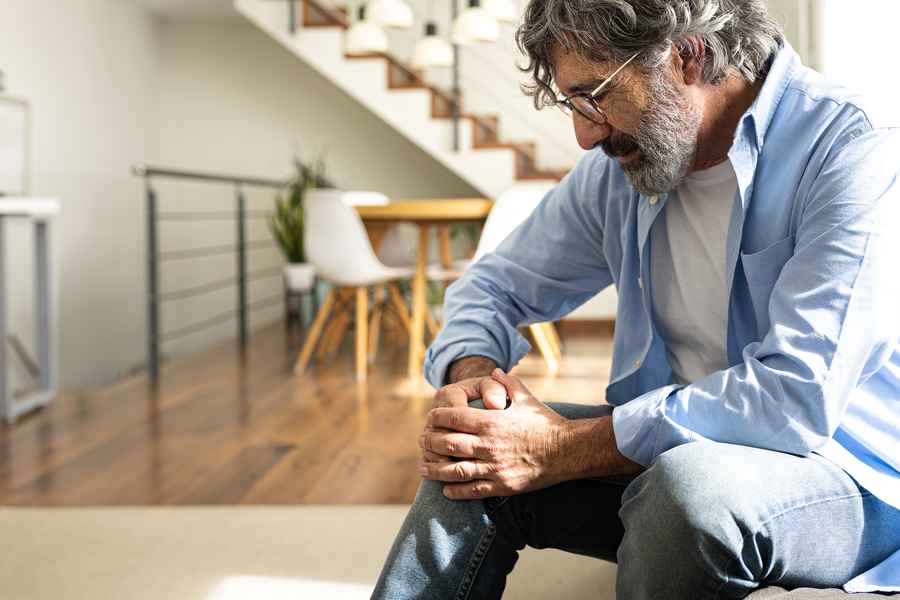 What can cause knee pain