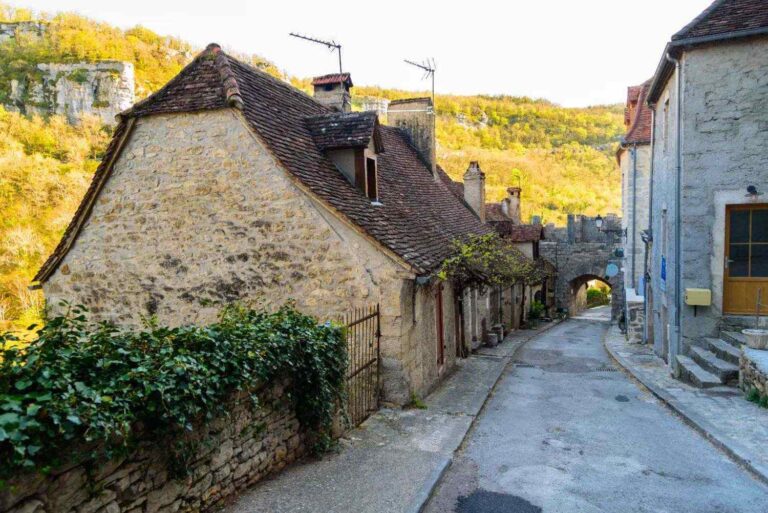 La Rue du Cul-de-sac and beyond