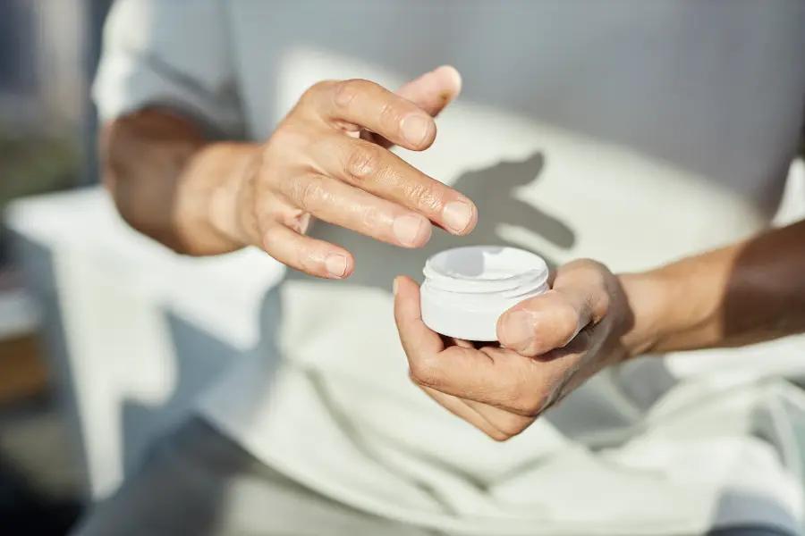How is rosacea treated