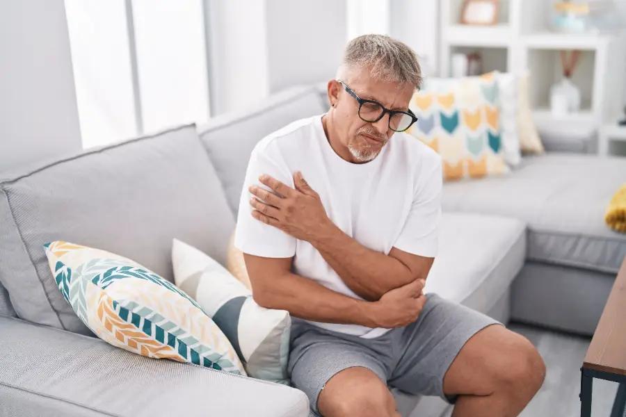 What are the symptoms of tennis elbow