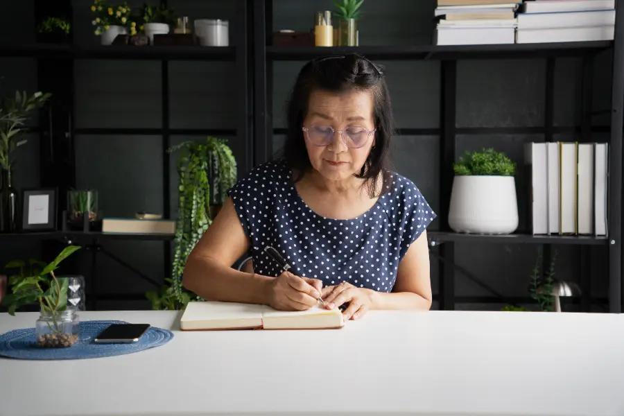9 ways to let go of the past and move on