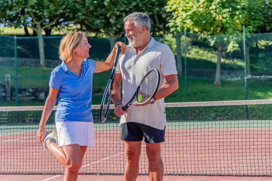 What can cause tennis elbow, and are there any risk factors