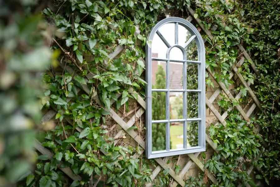 Use mirrors in your garden