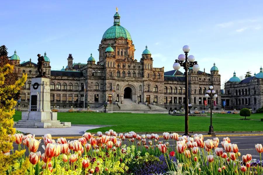 Discover vibrant cities on the Pacific coast
