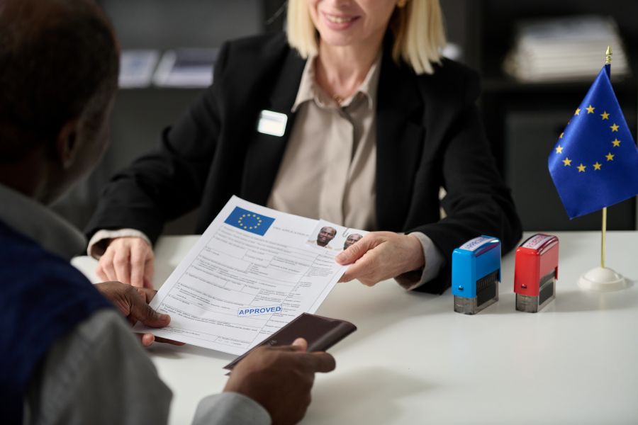 What are the visa requirements for retiring overseas?