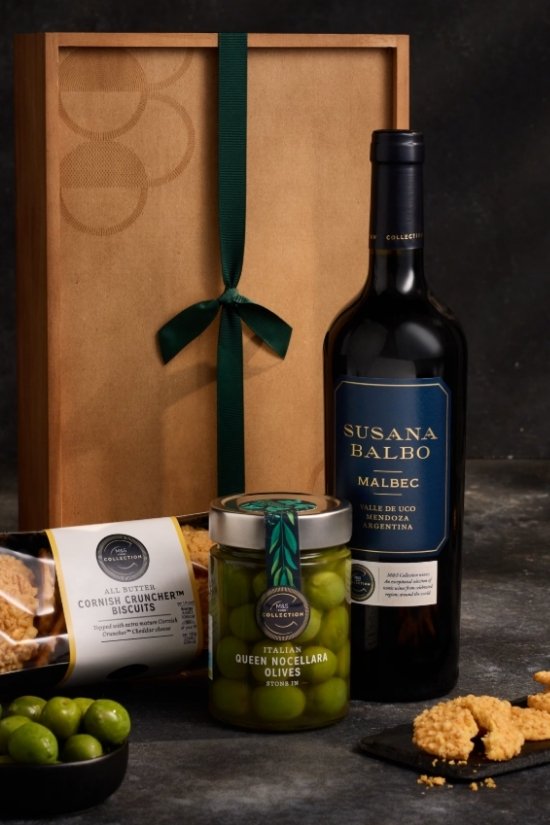 The Red Wine & Nibbles Gift Box