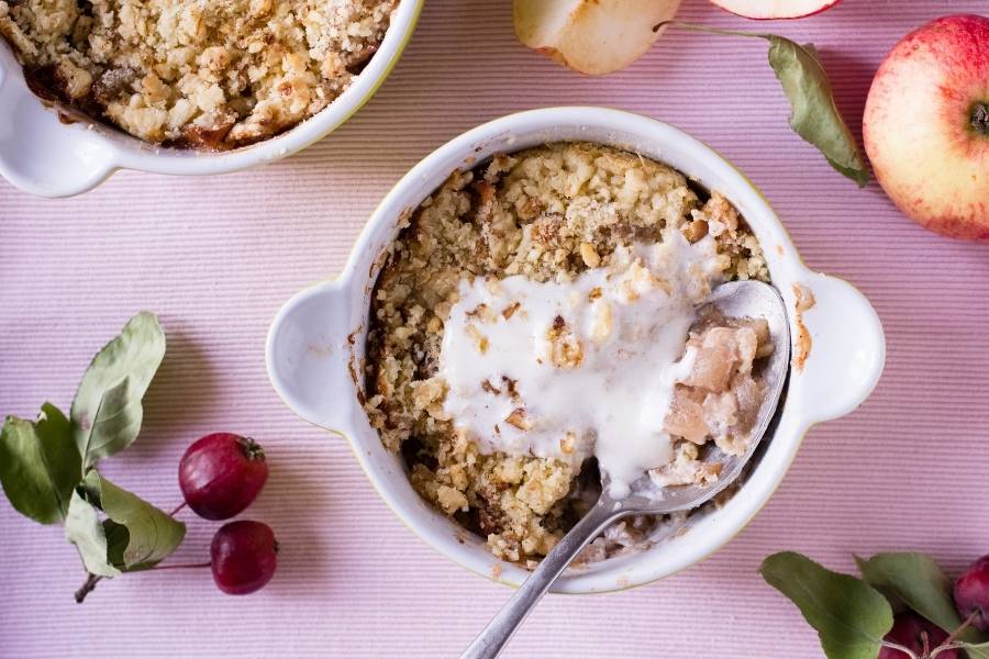 Air fryer apple crumble